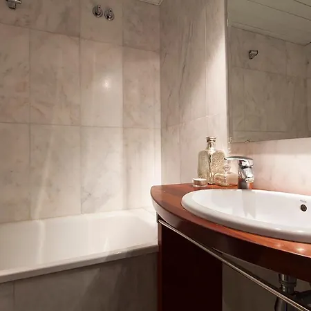 Mid-term In With Swimming Pool Apartment Barcelona